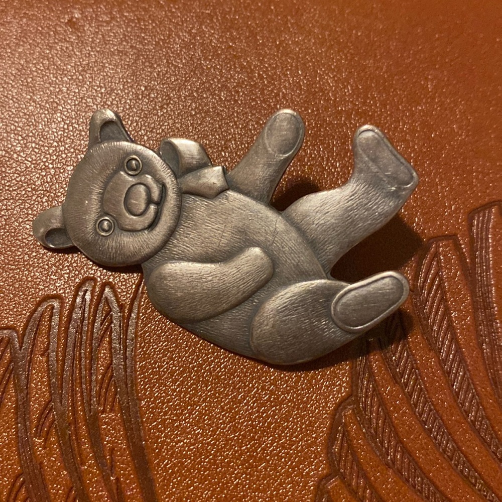 Silver teddy bear clip